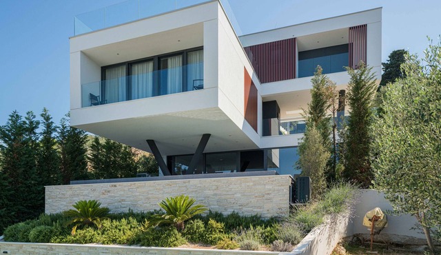 Villa Trinity direct on sea with private pool