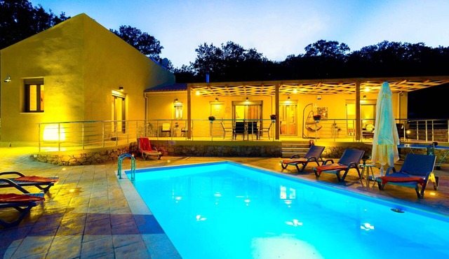 Villa Trules - Four Bedroom Villa, Sleeps 8