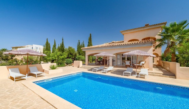 Villa Turo del Sol with partly Sea View, Pool, Garden, Terrace, Balcony & Wi-Fi