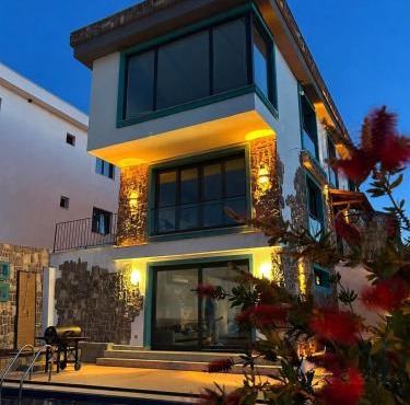 Villa Turquoise with Jacuzzi Suite and Private Pool