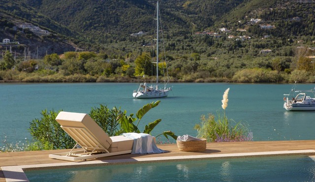 Villa Unalome – Seafront Luxury in the Picturesque Bay of Vlicho