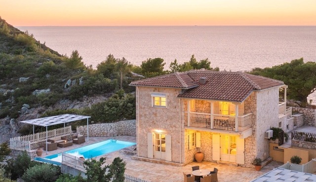 Villa Valia - Two Bedroom Villa, Sleeps 4