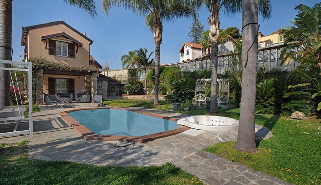 Villa Vallegrande with Sea View, Wi-Fi, and Air Conditioning
