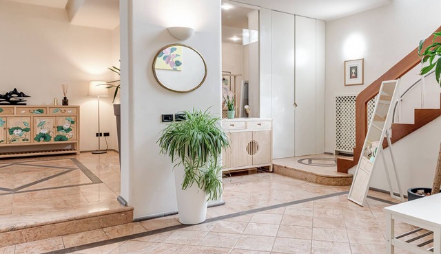 Villa 'Vicky Prato Centro' with Private Terrace, Private Garden and Wi-Fi