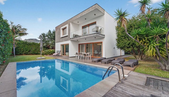 Villa Victoria with private heated pool in funchal