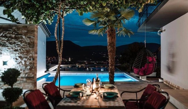 Villa View Mostar with Jacuzzi & Seasonal Heated Pool