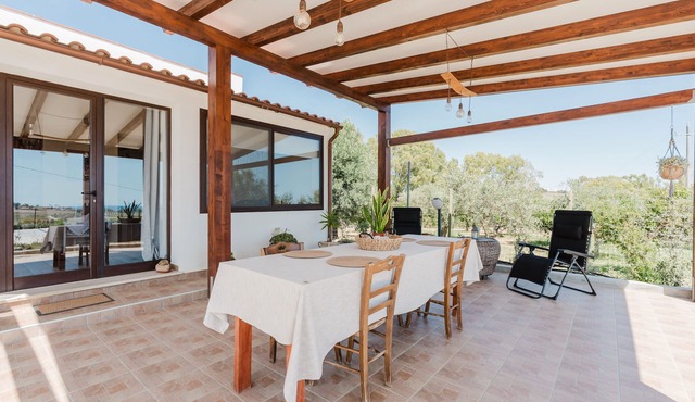 Villa 'Viola' with Sea View, Wi-Fi and Air Conditioning