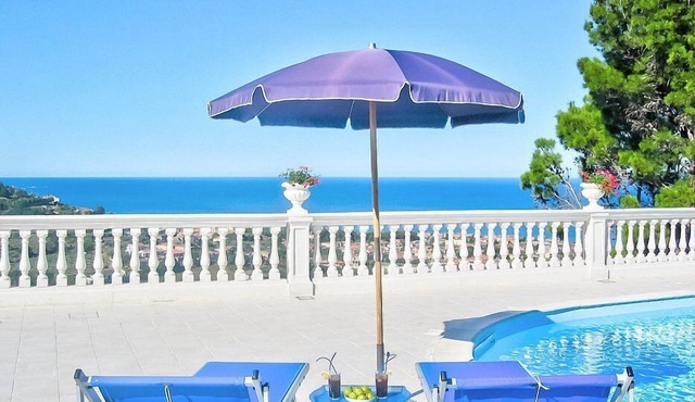 Villa Virginia: A splendid two-story villa which faces the sun and the sea, with Free WI-FI.