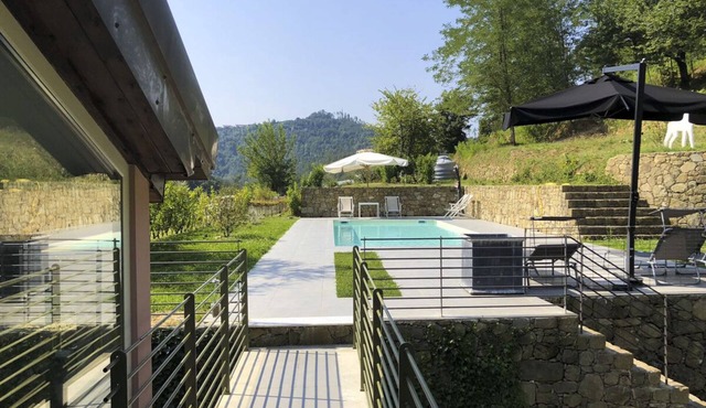 Villa Vitrum - Two Bedroom Villa, Sleeps 6