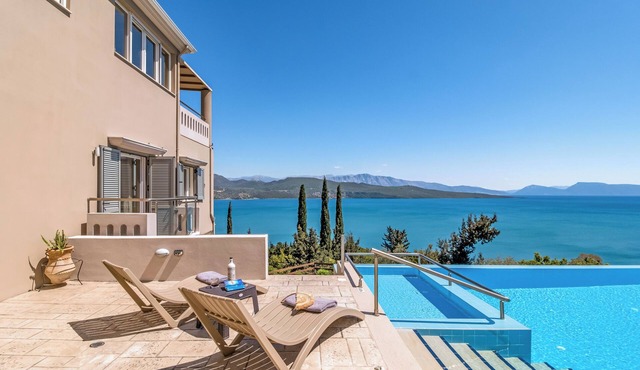 Villa Vosalia, offering superb sea views!