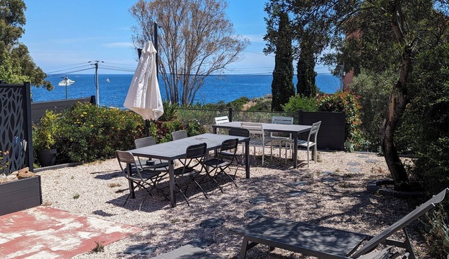 Villa Vue Mer : Walking distance to the beach, train station & air conditioning (10p)