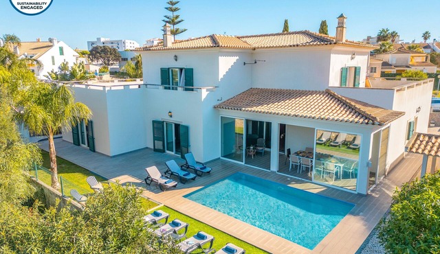 Villa w/Heatable Pool and BBQ in Albufeira