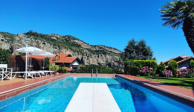 VILLA W/PRIVATE SWIMMINGPOOL (EXCLUSIVE USE) GARDEN & BBQ 3BEDROOMS 2BATHROOMS