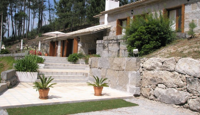 Villa w/private pool (with 23700 m2 of green areas) at 40Km from PORTO
