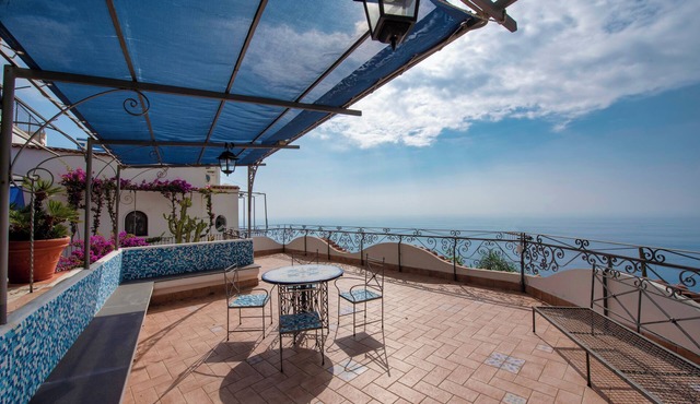 Villa w/terrace overlooking the sea by Wonder.