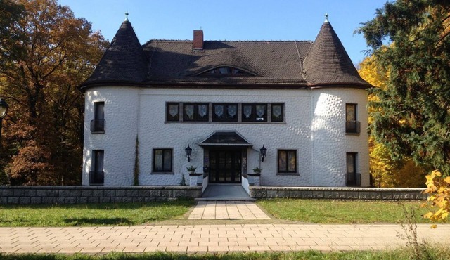 Villa Warzenburg, apartment 2 with panoramic view, balcony and fireplace. Vacation with a dog.