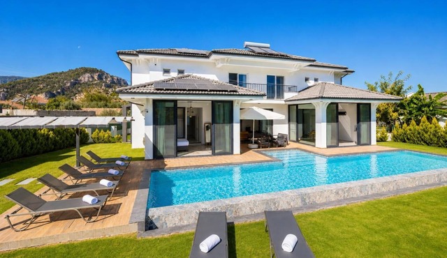 Villa White Cloud - Four Bedroom Villa, Sleeps 8