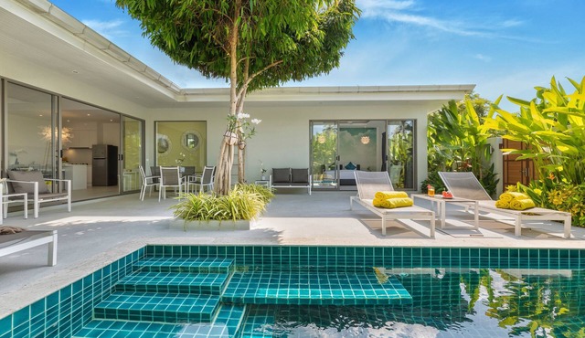 Villa White Orchid