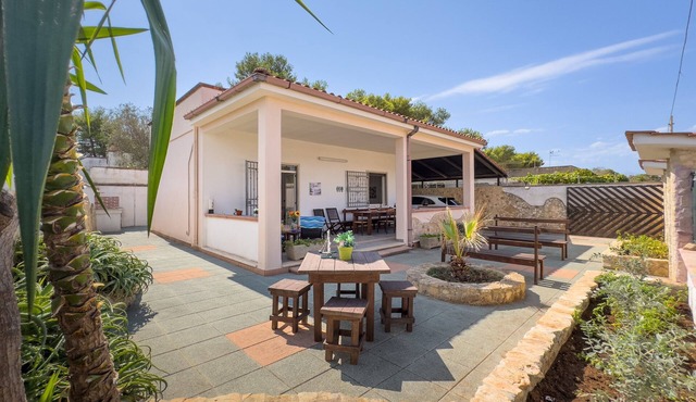 Villa 'White Sand Private' with Private Garden, Wi-Fi and Air Conditioning