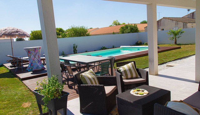 VILLA with heated pool-3 bedrooms, sleeps 6