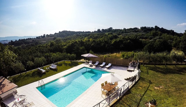 Villa with pool, 6 beds and 2 bathrooms with free wifi