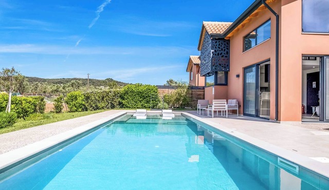 Villa Wind - Two Bedroom Villa, Sleeps 4