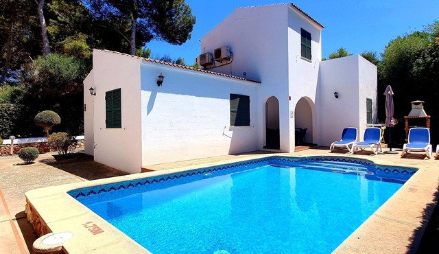 VILLA WITH POOL FENCED. FREE WIFI. AT 2 MIN. OF THE BEACH AND AT 5 OF THE CITY