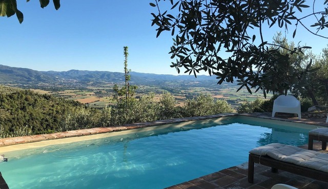 Villa with swimming pool, splendid position