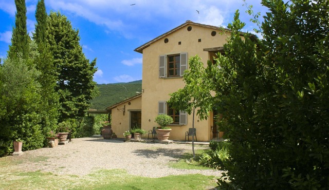 Villa with private pool, tennis court and table tennis located in Castiglion Fiorentino. Panoramic p
