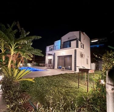 Villa with a full private pool