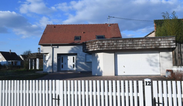 Villa with a private pool Near Strasbourg & Europa-Park Kempferhof Golf Course
