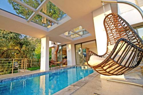 Villa With a Private Heated Pool, Jacuzzi, Overlooking Spectacular Views Of The Sea