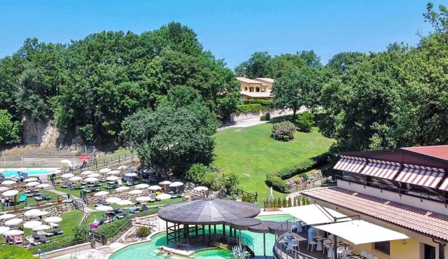 Villa with air conditioning and pool