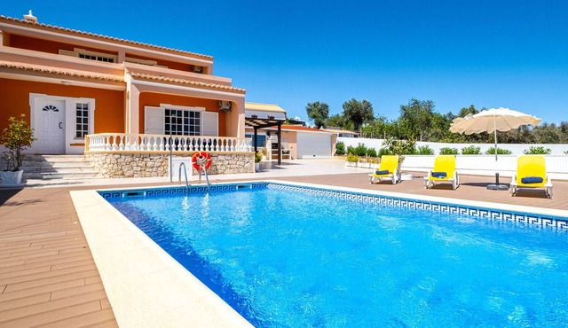 Villa with BBQ, comfort and pool in Galé