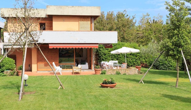 Villa with beautiful garden near Punta Ala beach. A/C in bedrooms.