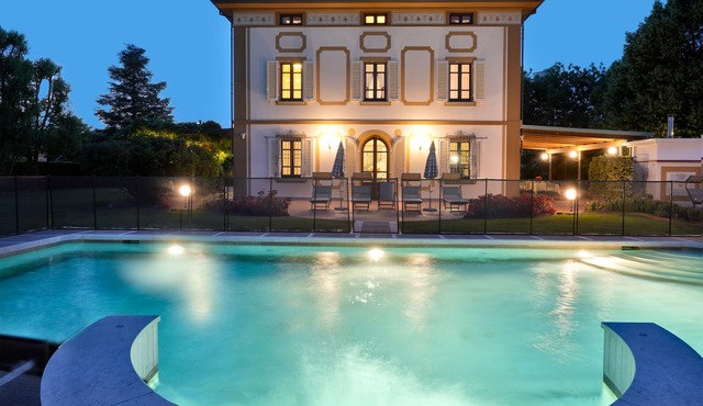 Villa with concierge services, private and heated pool and gourmet activities