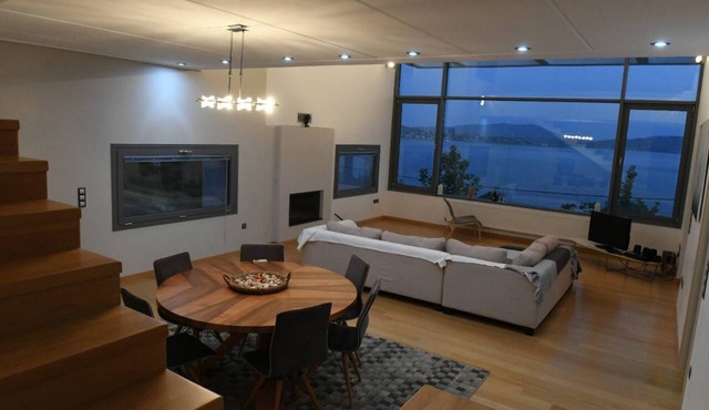 Villa with enchanting sea views!