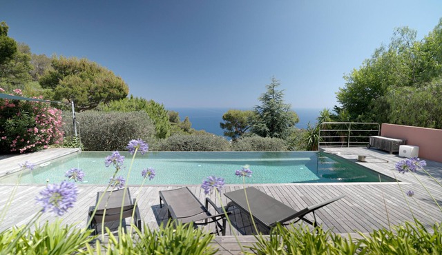 Villa with extended sea view on the iconic hills of Monaco