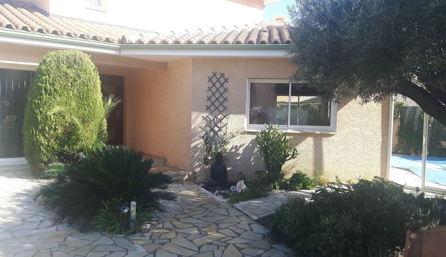 Villa with pool, jacuzzi, terrace. Located 4.5km from the beach.