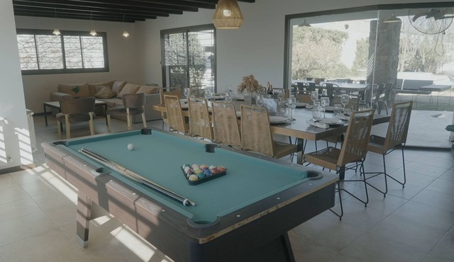 Villa with garden and pool in Chacras de Coria