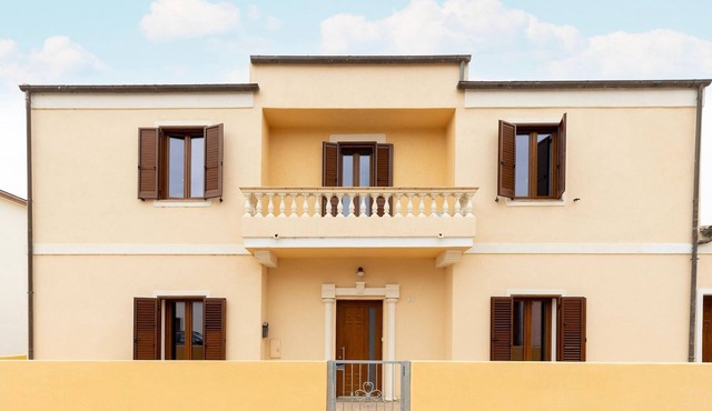 Villa with garden and air conditioning