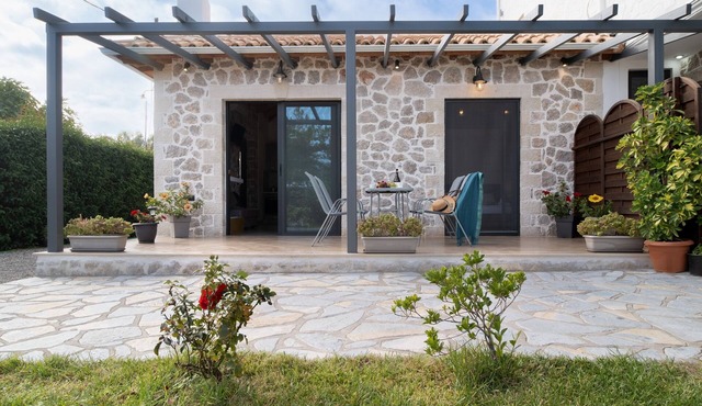 'Villa with garden view 1' with Shared Garden & Wi-Fi