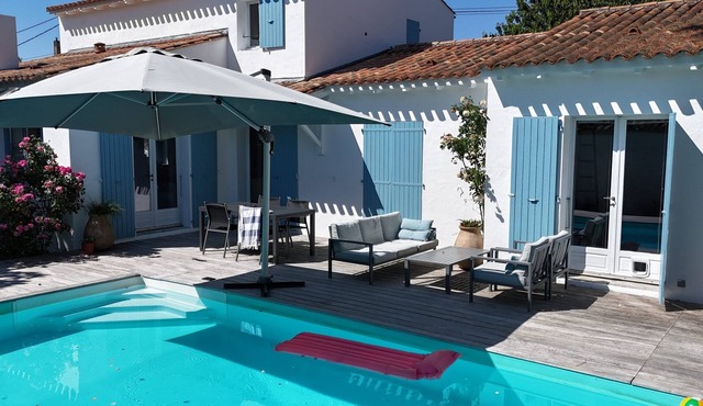 Villa with heated pool and wooded garden