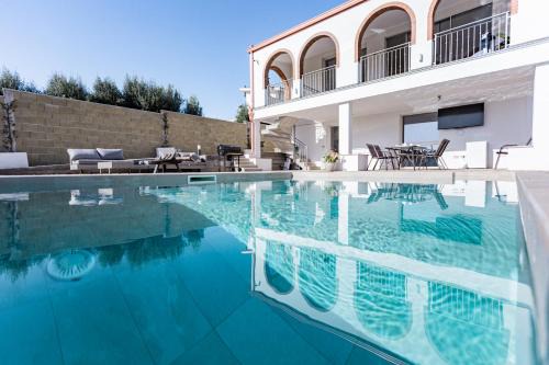 Villa with heated pool