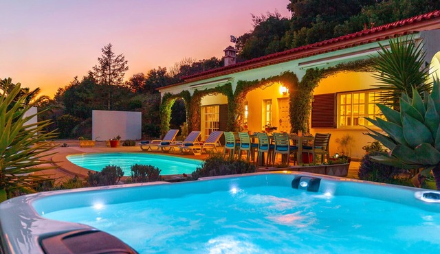 Villa with heatable pool and jacuzzi