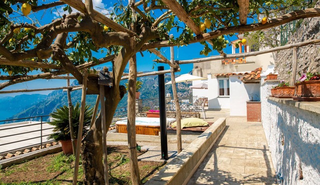 Villa with heated Jacuzzi and garden