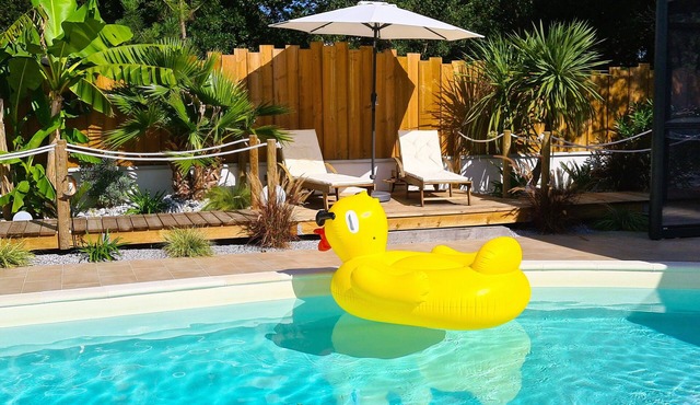 Villa with heated pool, only 350m from the beach, sports room, billard