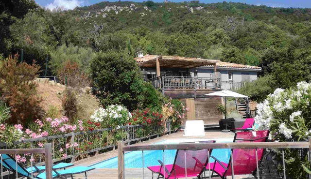 Villa with heated pool near Porto-Vecchio. Calm and serenity