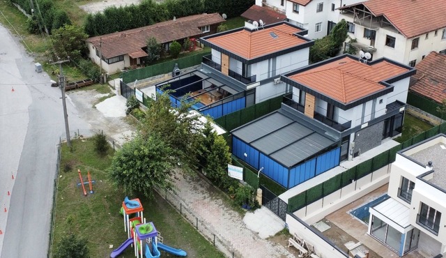 Villa with heated pool for families