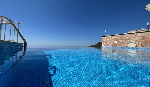 Villa with infinity pool and fantastic views over Alanya